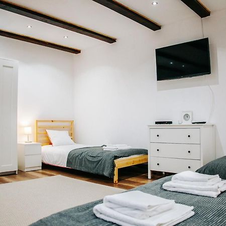 Kali Host Home Away From Home Târgu-Mureş エクステリア 写真