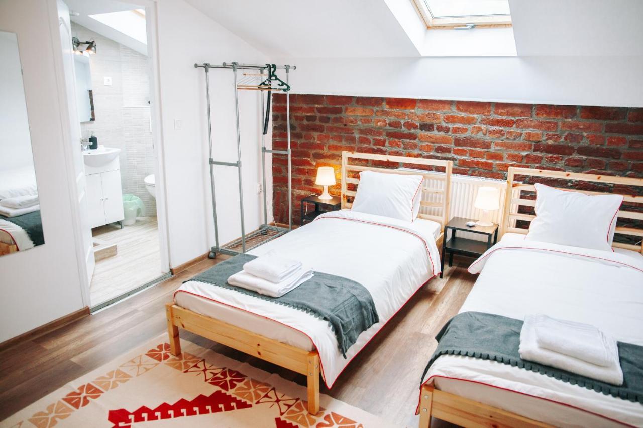 Kali Host Home Away From Home Târgu-Mureş エクステリア 写真