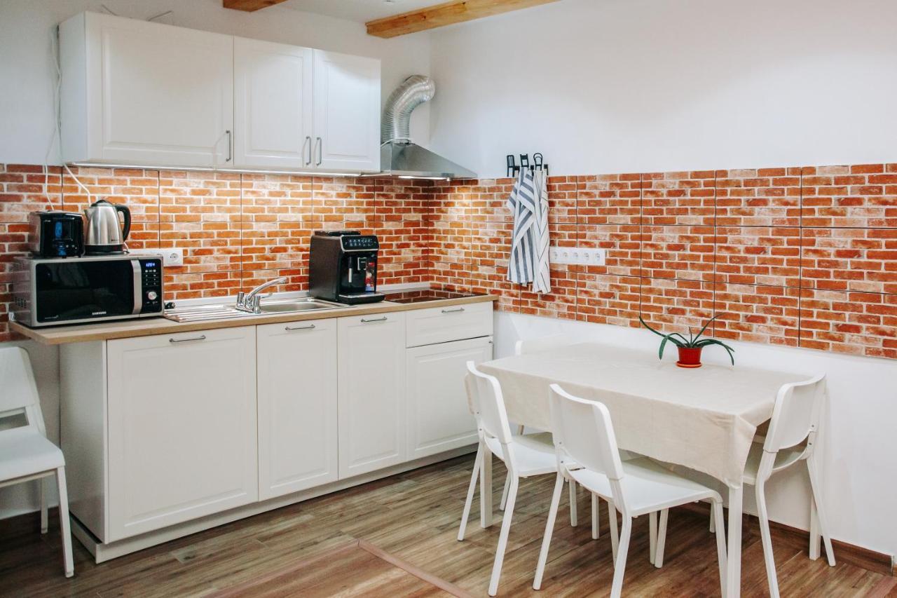 Kali Host Home Away From Home Târgu-Mureş エクステリア 写真